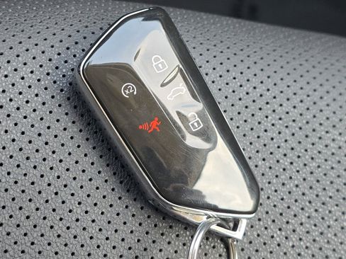Used 2024 Volkswagen Atlas SE FWD image 30