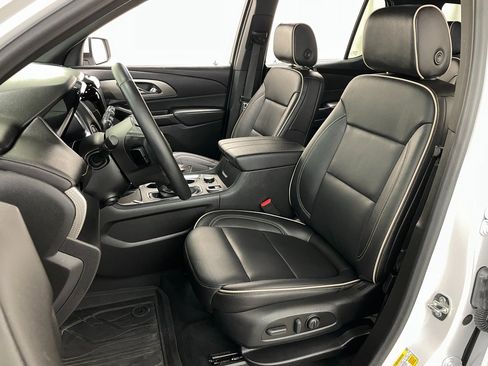 Certified 2023 Chevrolet Traverse Premier w/ LPO, Floor Liner Package image 29
