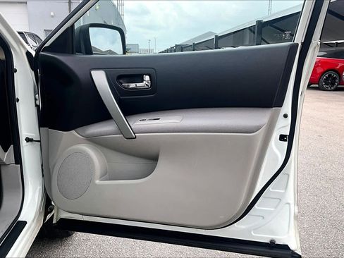 Used 2013 Nissan Rogue SV w/ Premium Pkg image 21