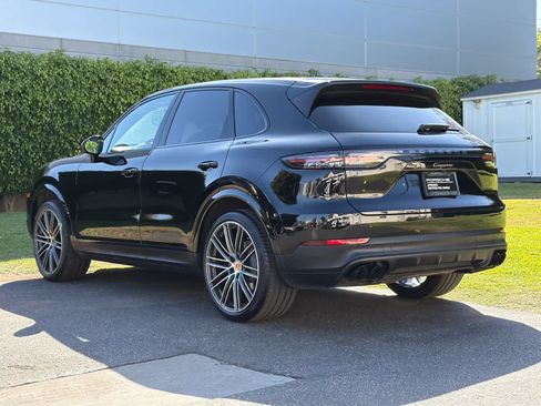 Certified 2023 Porsche Cayenne AWD/4WD image 3