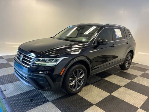 Certified 2022 Volkswagen Tiguan SE FWD image 3
