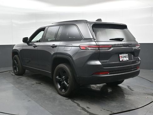 Used 2025 Jeep Grand Cherokee Altitude AWD/4WD image 10
