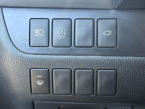 Used 2019 Toyota Highlander XLE FWD image 25