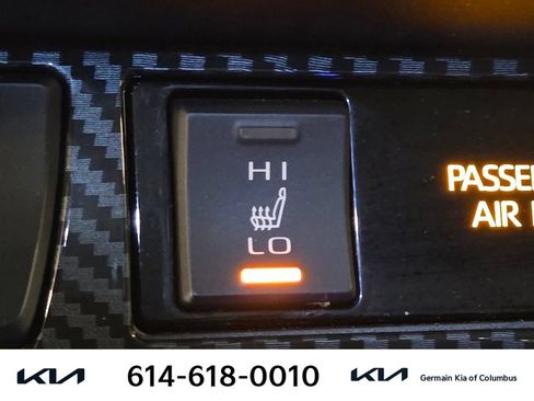 Used 2020 Toyota RAV4 XLE Premium AWD/4WD image 29
