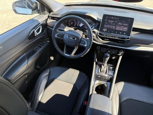 Used 2025 Jeep Compass Trailhawk image 21