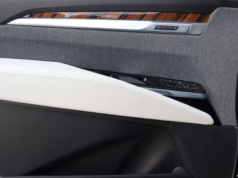 New 2026 Cadillac Escalade ESV Platinum Sport w/ LPO, ONYX Package AWD/4WD image 8