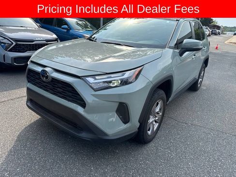 Used 2023 Toyota RAV4 XLE w/ Convenience Package FWD image 3