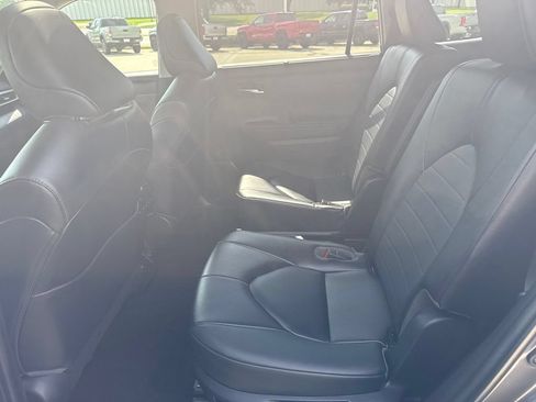 Used 2023 Toyota Highlander XLE AWD/4WD image 10