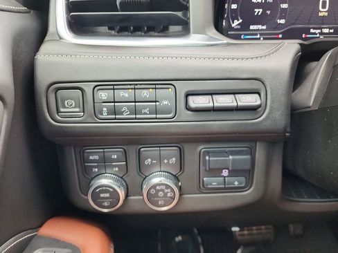 Used 2023 GMC Yukon XL Denali Ultimate AWD/4WD image 26