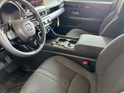 New 2026 Honda Pilot Sport image 4