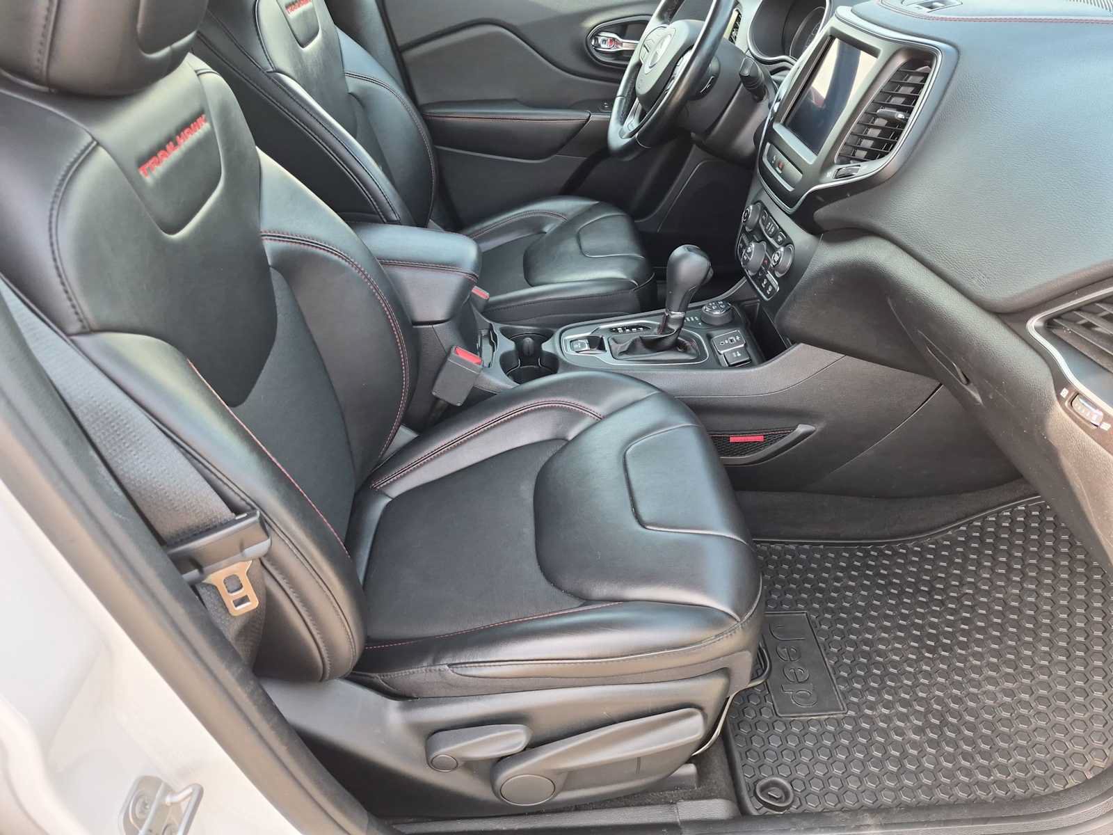 Used 2020 Jeep Cherokee Trailhawk w/ Cold Weather Group AWD/4WD image 21
