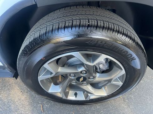 Used 2025 Chevrolet Trax LT image 28