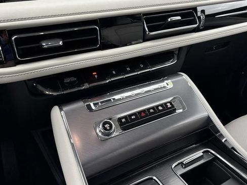 New 2026 Lincoln Aviator AWD w/ Jet Appearance Package image 30