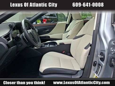 Used 2025 Lexus ES 300h w/ Premium Package FWD image 13