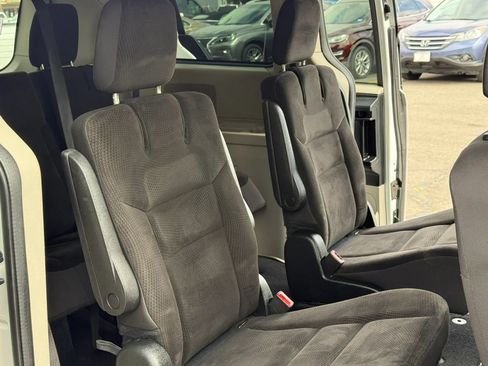 Used 2017 Dodge Grand Caravan SE w/ Power Window Group FWD image 18