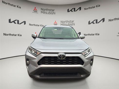 Used 2019 Toyota RAV4 XLE Premium w/ Cold Weather Package AWD/4WD image 8