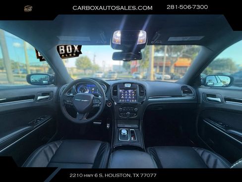 Used 2023 Chrysler 300 C RWD image 9