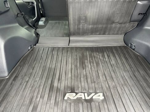 Used 2022 Toyota RAV4 LE image 15
