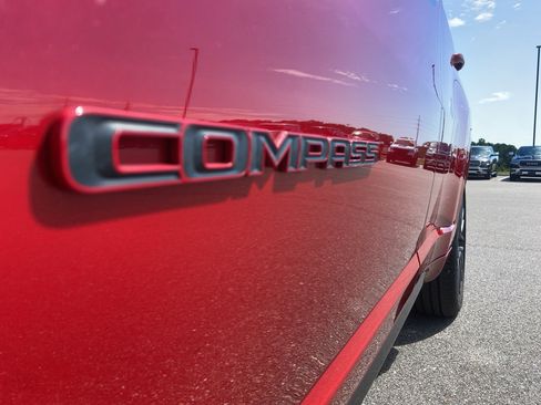 Certified 2022 Jeep Compass Limited image 5