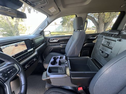 Used 2024 Chevrolet Silverado 1500 LT image 23