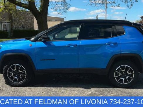 Used 2025 Jeep Compass Trailhawk AWD/4WD image 5