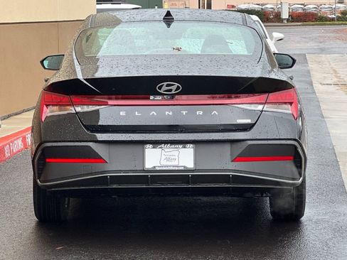New 2026 Hyundai Elantra Hybrid FWD image 6