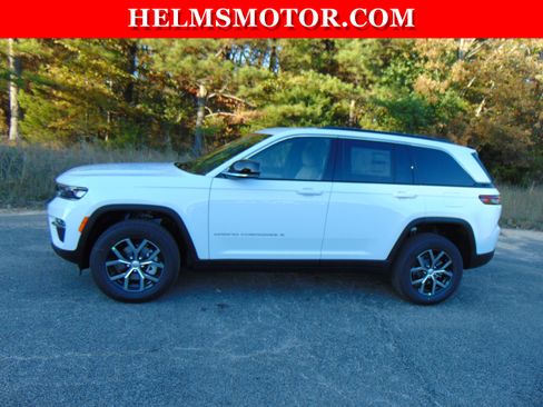 New 2025 Jeep Grand Cherokee Limited RWD image 2