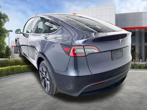 Used 2024 Tesla Model Y Long Range AWD/4WD image 5
