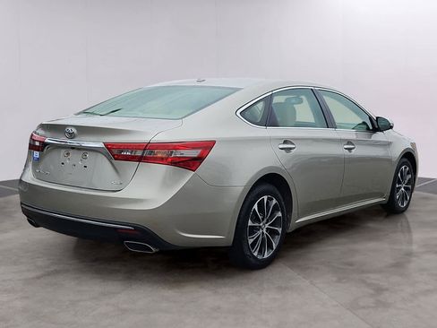 Used 2016 Toyota Avalon XLE Premium image 4