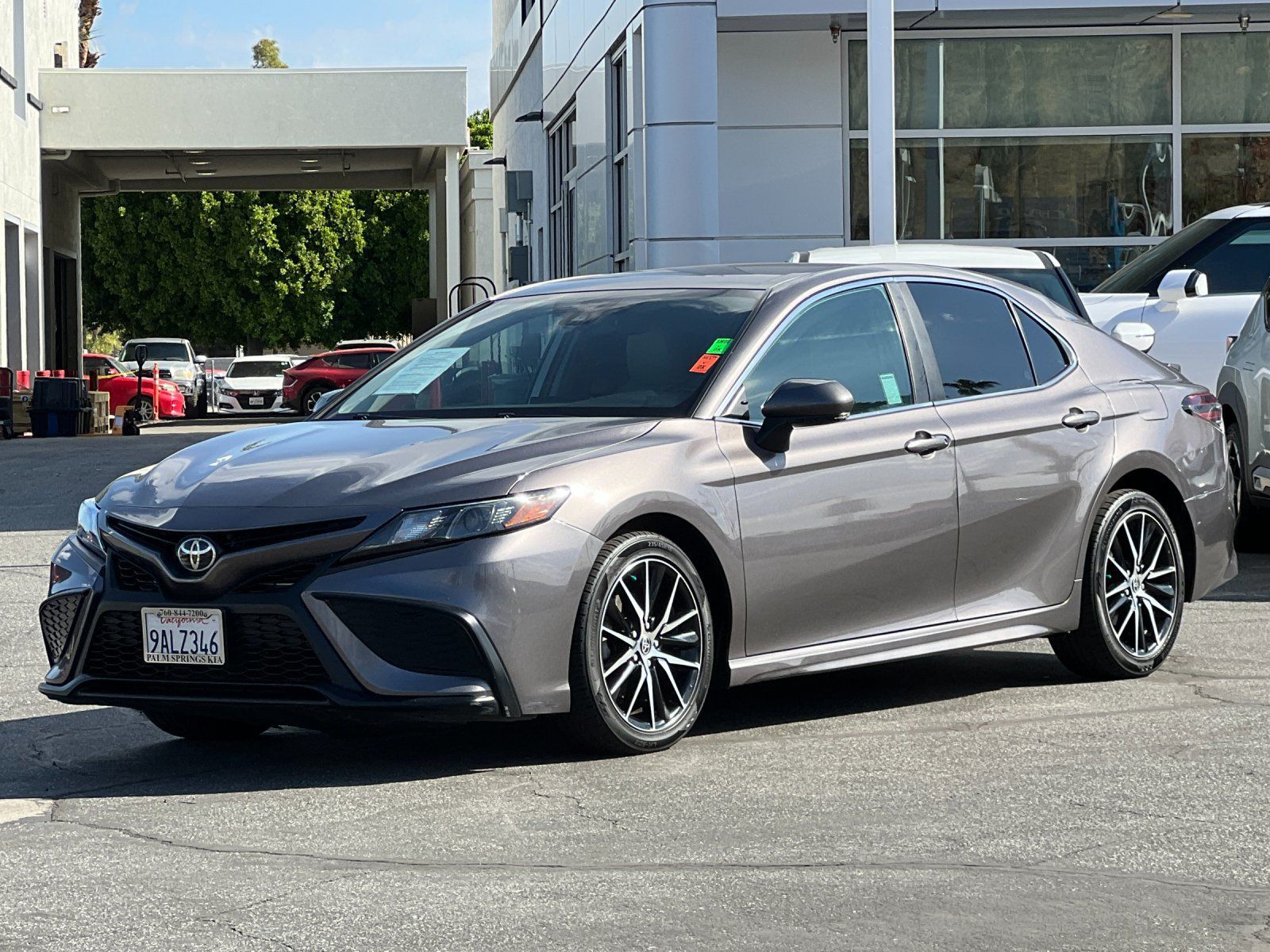 Used 2022 Toyota Camry SE FWD image 7