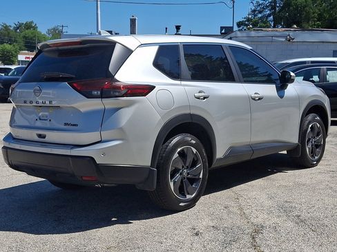Used 2024 Nissan Rogue SV AWD/4WD image 6