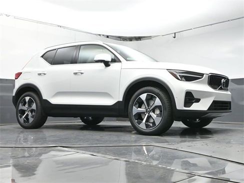 New 2025 Volvo XC40 B5 Plus w/ Protection Package Premier image 42