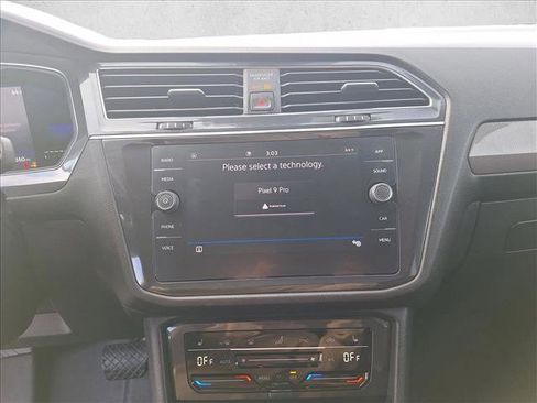 Used 2022 Volkswagen Tiguan SE image 12