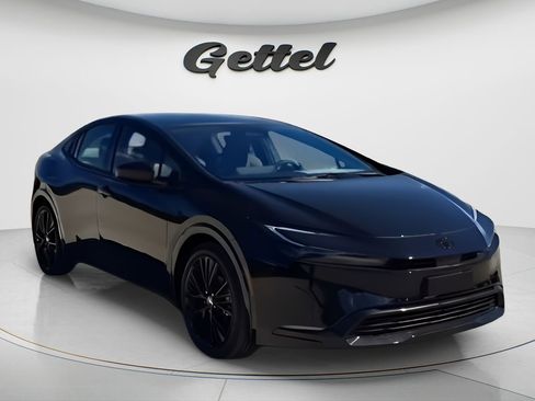 New 2026 Toyota Prius FWD image 2