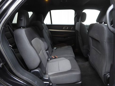 Used 2018 Ford Explorer XLT image 28