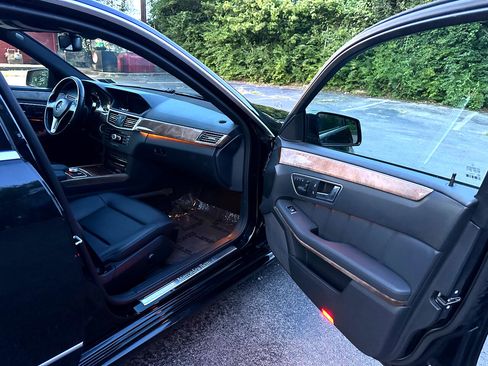 Used 2012 Mercedes-Benz E 350 4MATIC Sedan image 16