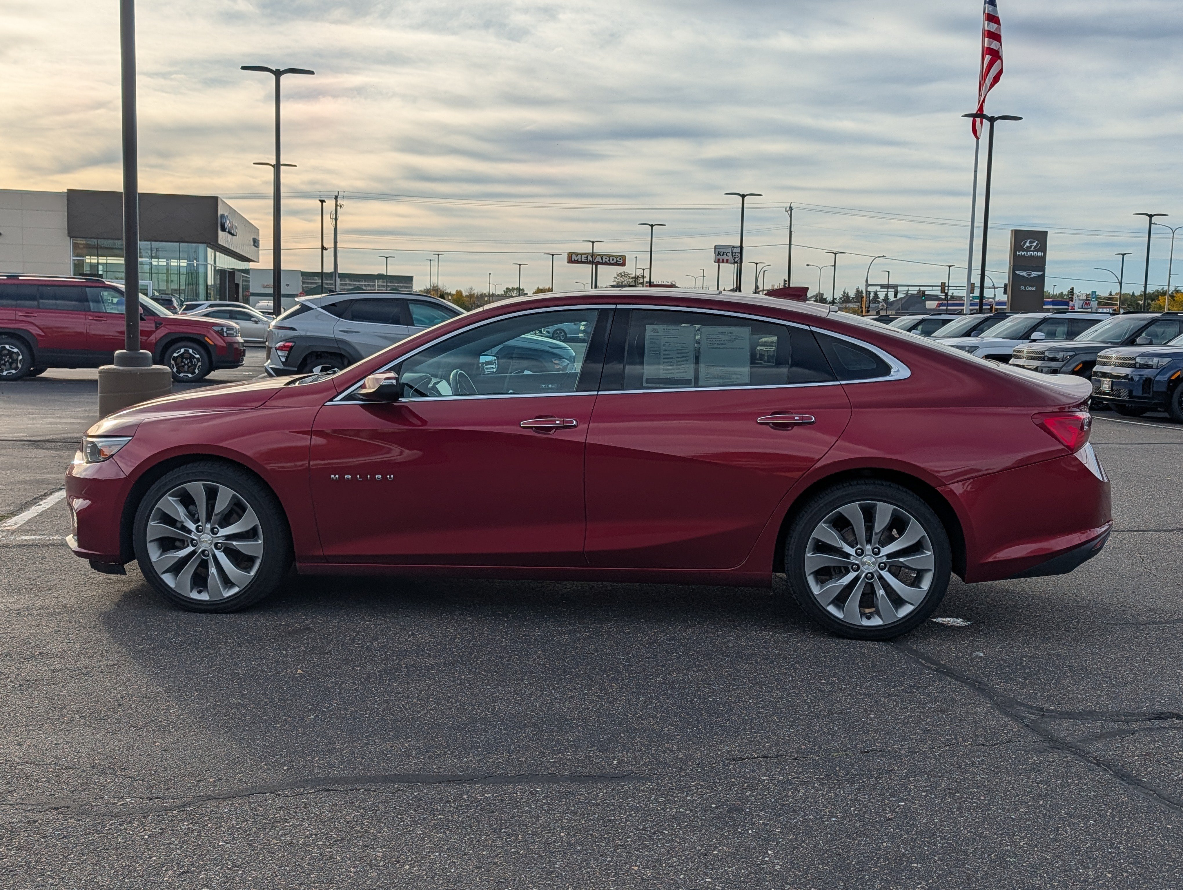 Used 2018 Chevrolet Malibu Premier w/ Premier Sun and Wheel Package FWD image 2