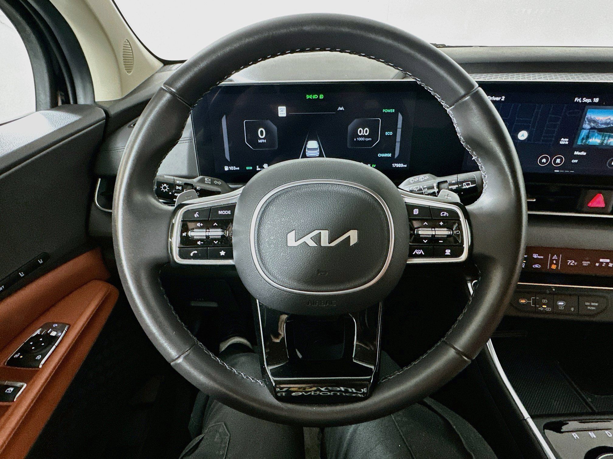 Certified 2026 Kia Carnival SX FWD image 11