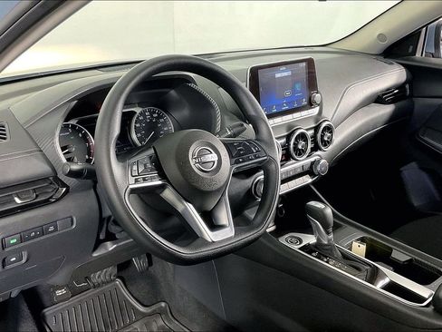 Used 2025 Nissan Sentra SV w/ Trunk Package image 18