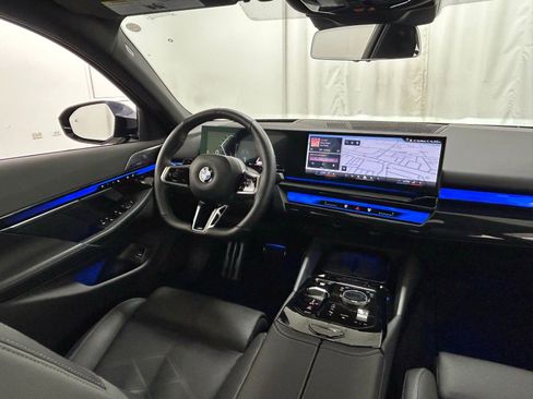 Used 2024 BMW 540i xDrive w/ Premium Package image 10