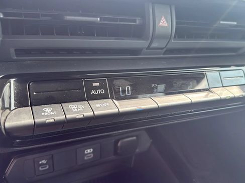 Used 2025 Toyota Prius LE FWD image 15