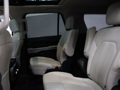 Used 2018 Ford Expedition Platinum AWD/4WD image 14