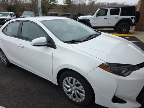 Used 2018 Toyota Corolla LE image 7