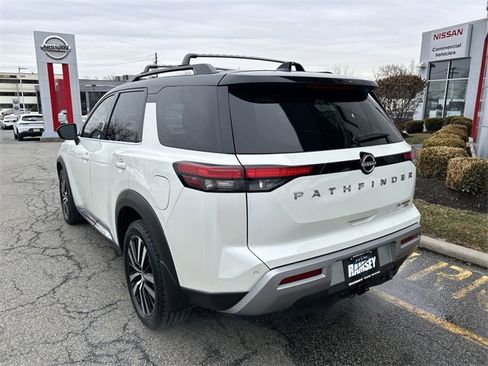 Used 2023 Nissan Pathfinder Platinum image 6
