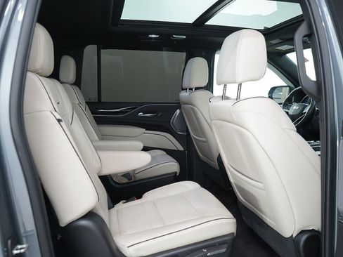 Used 2022 Cadillac Escalade ESV Sport w/ Touring Package AWD/4WD image 16