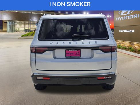 Used 2023 Jeep Wagoneer 2WD image 8