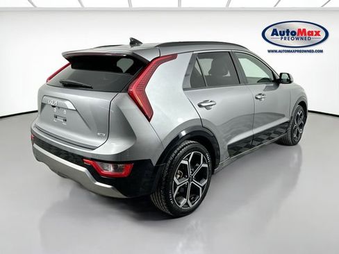 Used 2023 Kia Niro EX Touring image 2