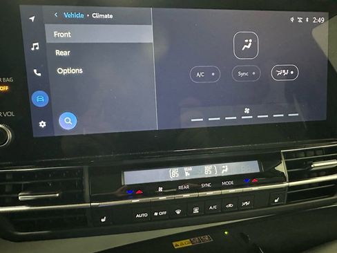 Used 2025 Toyota Sienna XLE image 31