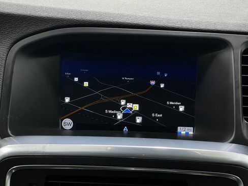 Used 2016 Volvo V60 T5 Premier image 10