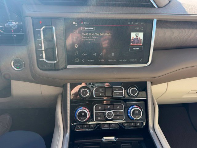 Used 2024 GMC Yukon Denali w/ Advanced Technology Package AWD/4WD image 18